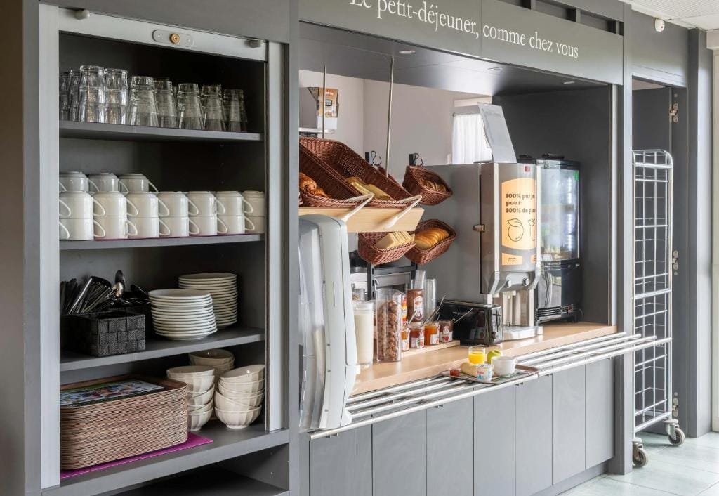 B&B Hotel Beauvais, buffet du petit-déjeuner, secteur Alentours, Beauvais