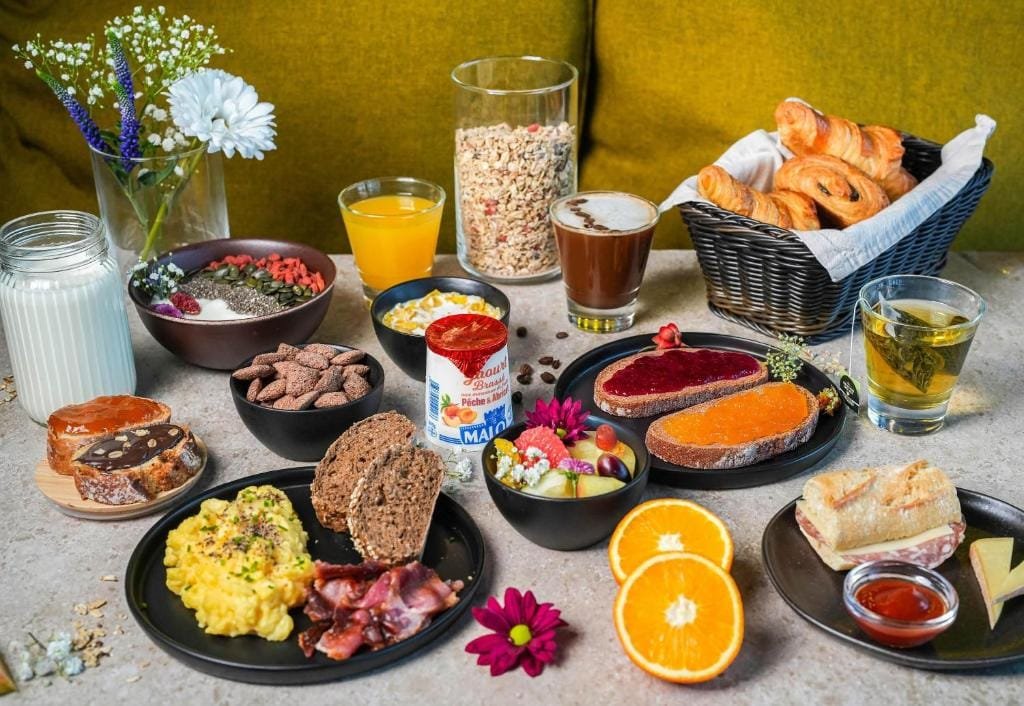 B&B Hotel Beauvais, plateau de petit-déjeuner servi, secteur Alentours, Beauvais