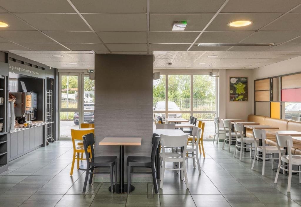 B&B Hotel Beauvais, salle de petit-déjeuner et restaurant, secteur Alentours, Beauvais