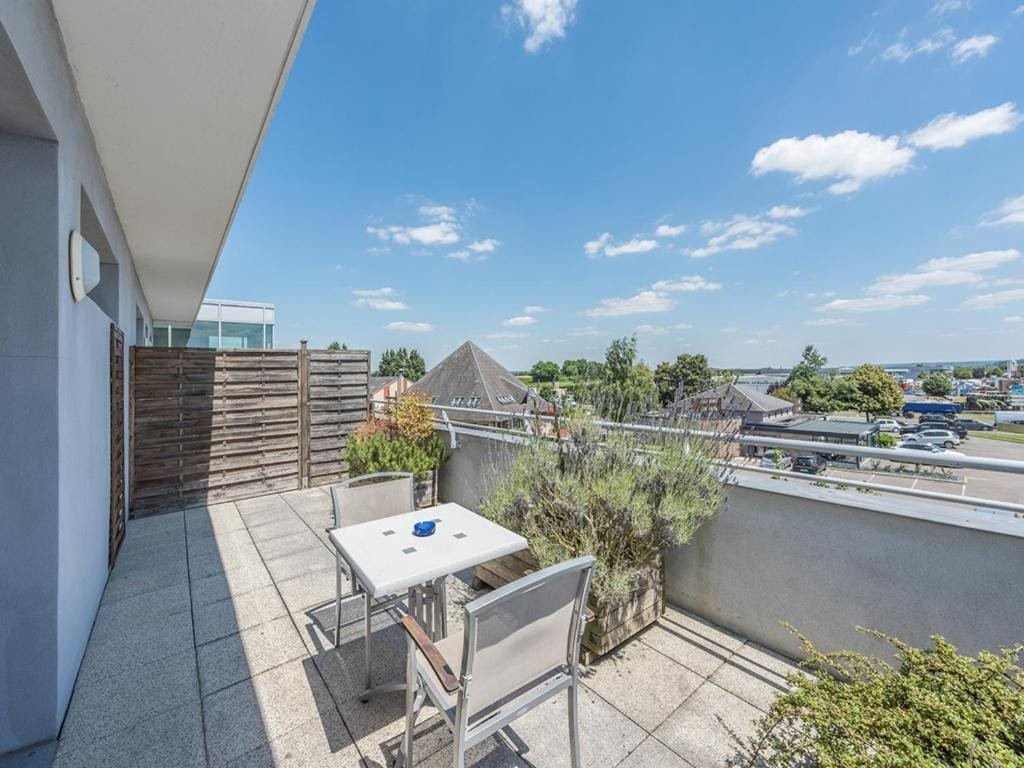 Elema Hotels Beauvais, terrasse privée d'une chambre, secteur Aéroport, Beauvais