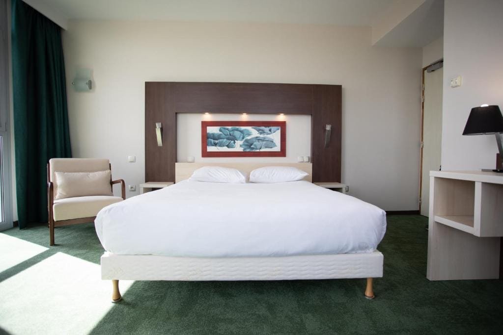 Elema Hotels Beauvais, chambre double aux tons verts, secteur Aéroport, Beauvais
