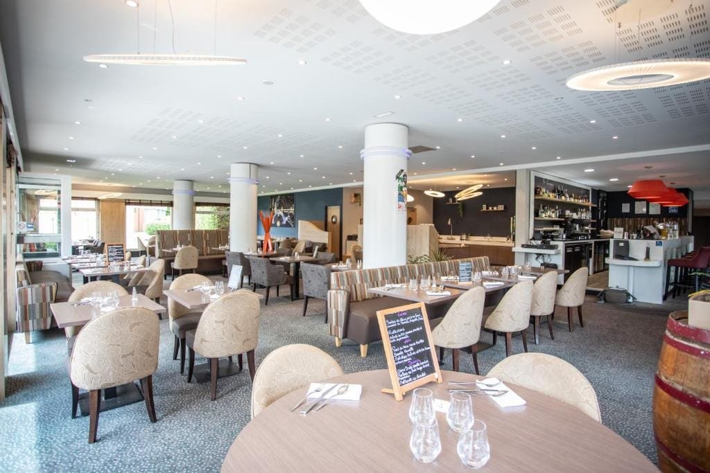 Elema Hotels Beauvais, salle du restaurant, secteur Aéroport, Beauvais