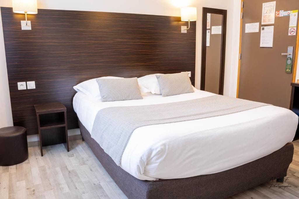 Hôtel de la Cathédrale, chambre double avec coin bureau, secteur Centre-ville, Beauvais