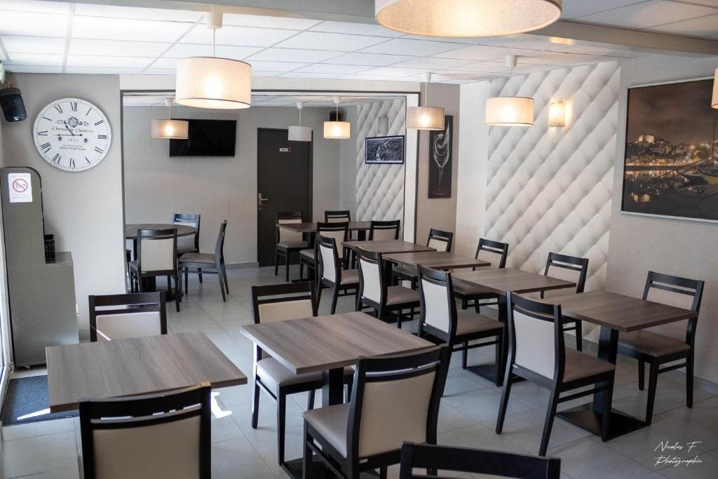 Hôtel de la Cathédrale, salle de petit-déjeuner et restaurant, secteur Centre-ville, Beauvais
