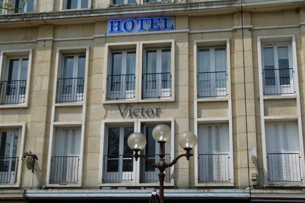 Hôtel Victor, façade avec enseigne, secteur Centre-ville, Beauvais