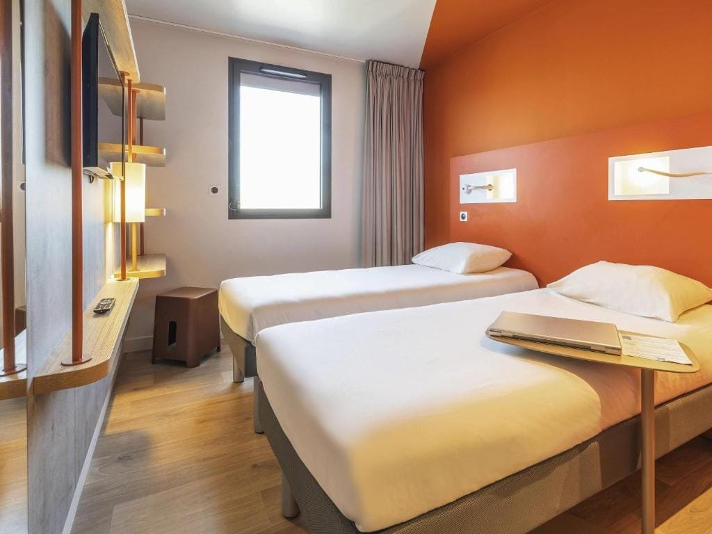ibis budget Beauvais Aéroport, chambre avec deux lits simples, secteur Aéroport, Beauvais