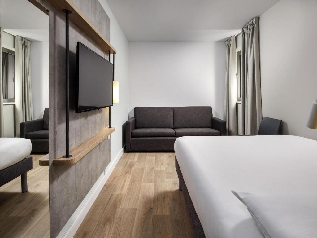ibis budget Beauvais Aéroport, coin salon avec canapé, secteur Aéroport, Beauvais