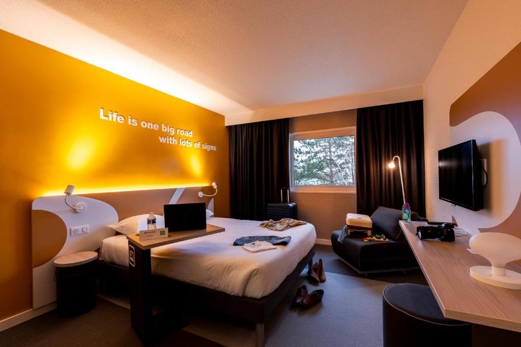 ibis Styles Beauvais, chambre double à décor "route et voyage", secteur Alentours, Beauvais