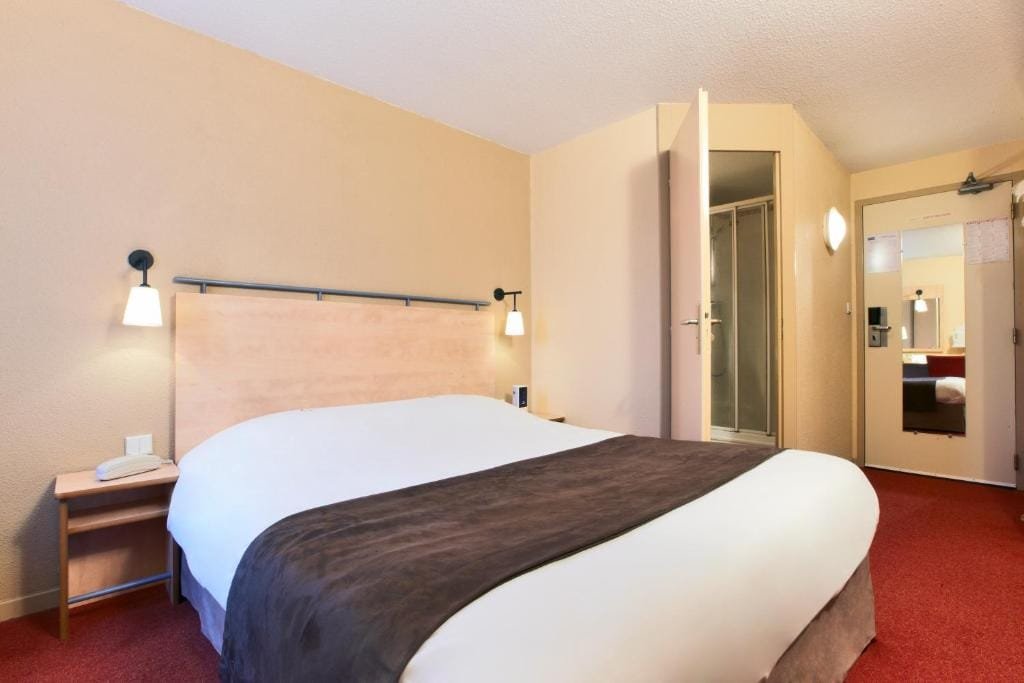 Kyriad Beauvais Sud, chambre double avec salle de douche attenante, secteur Alentours, Beauvais