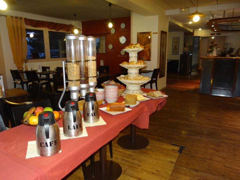 Kyriad Beauvais Sud, buffet de céréales et viennoiseries, secteur Alentours, Beauvais