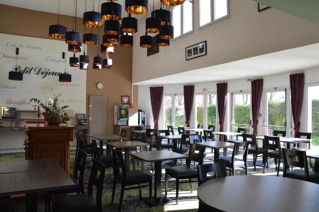 The Originals City Hôtel Beauvais, salle de petit-déjeuner sous verrière, secteur Aéroport, Beauvais